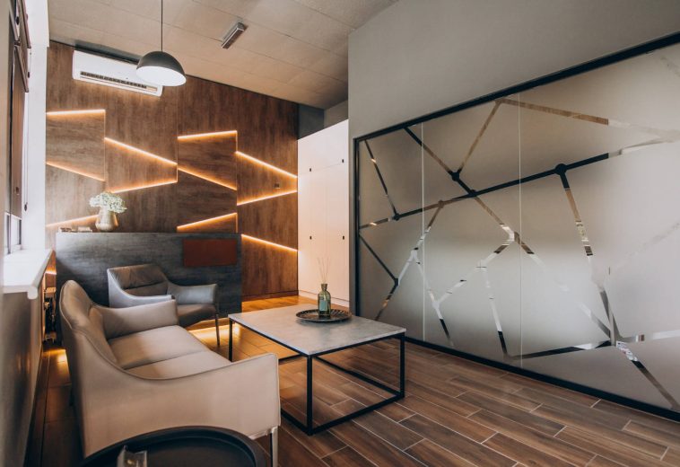 Gaya Interior Kantor Modern Elegan dan Industrial: Perbedaan dan Persamaan