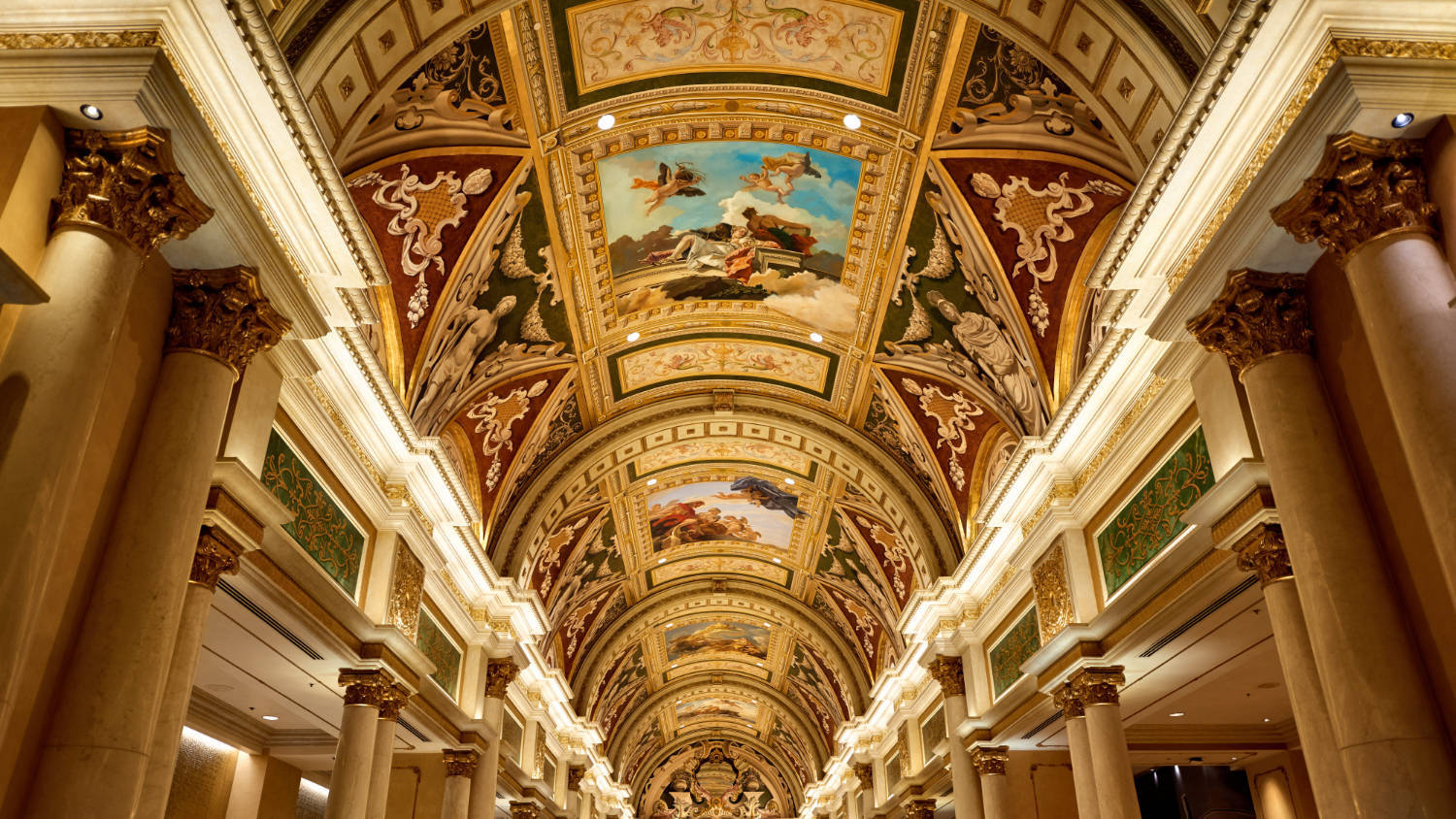 Desain Interior Istana Megah